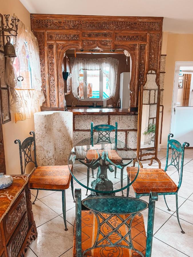 Apartment With Huge Deck Nestled In Marvelous Gardens - Nidos 라오로타바 외부 사진